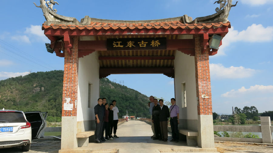 5.江东桥合影留念.JPG